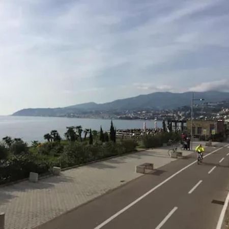 Casa Sveva, A Pochi Passi Dalle Spiagge E Dal Centro Di Arma Di Taggia. Esterno foto
