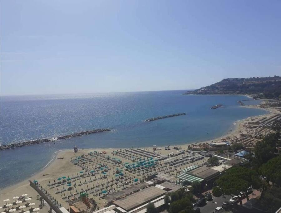 Casa Sveva, A Pochi Passi Dalle Spiagge E Dal Centro Di Arma Di Taggia. Esterno foto